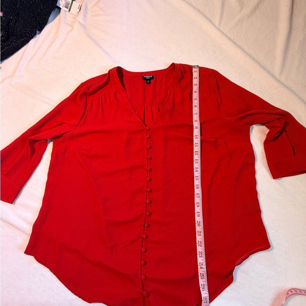 Torrid Red Button Down Sheer like Blouse with 3/4 sleeves roll up (size 1) 14/16 - Picture 3 of 6